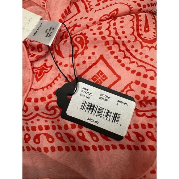 Givenchy NWT Bandana Print Silk Oblong Scarf in Pink - Picture 6 of 8